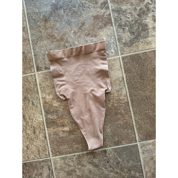 Skims Seamless Sculpt High Waist Thong Ochre Medium - Picture 6 of 10